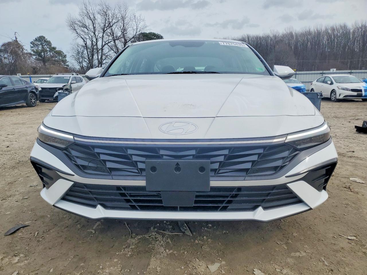 2025 HYUNDAI ELANTRA photo 9