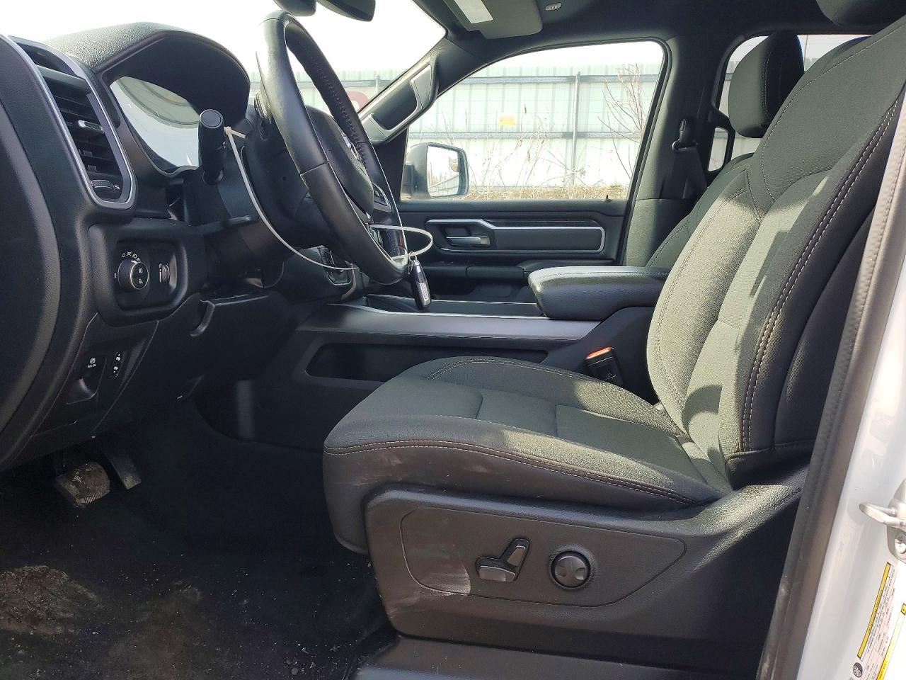 2023 RAM 1500 BIG HORN photo 19