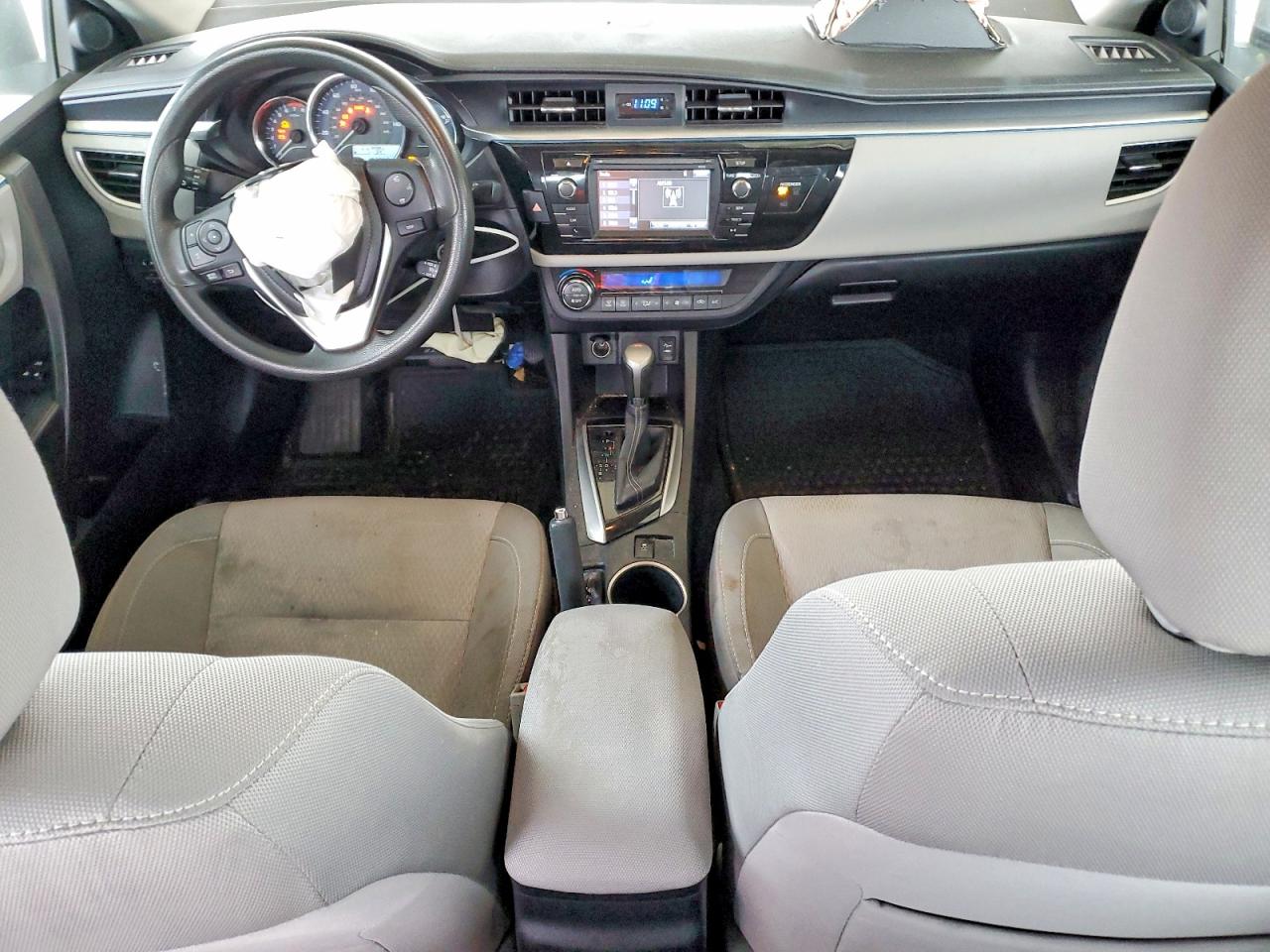 2015 TOYOTA COROLLA L photo 22