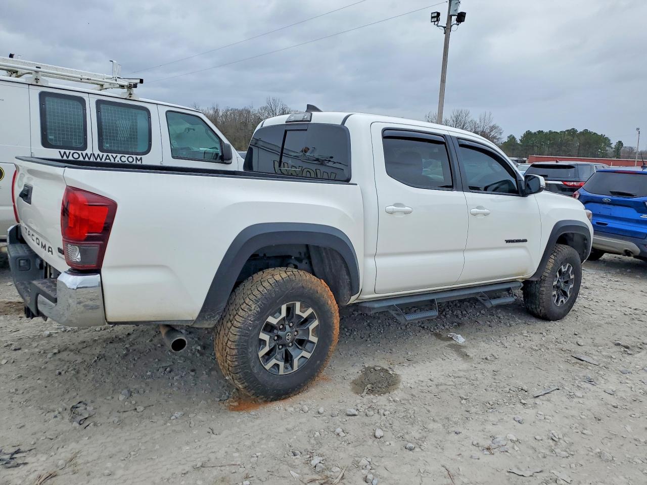 2019 TOYOTA TACOMA TRD OFF-ROAD photo 3