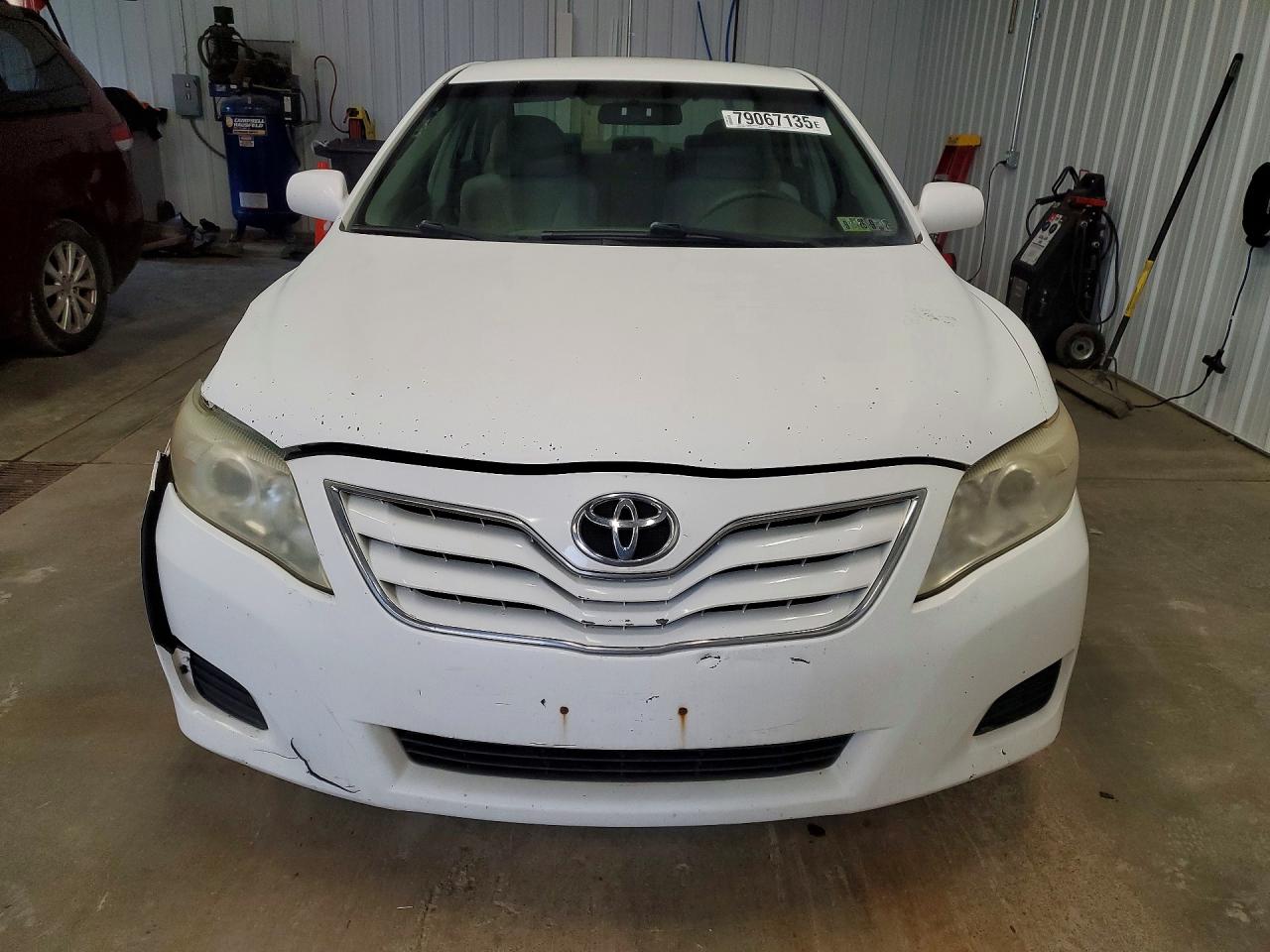 2010 TOYOTA CAMRY LE photo 9