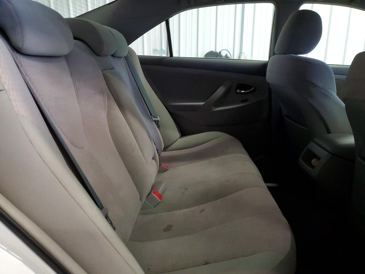 2010 TOYOTA CAMRY LE photo 19