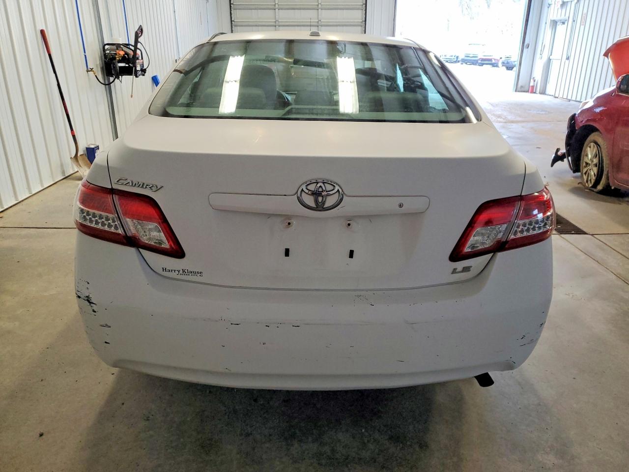 2010 TOYOTA CAMRY LE photo 11