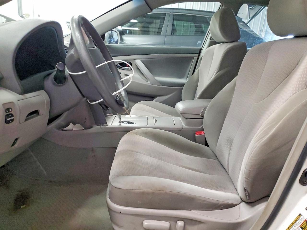 2010 TOYOTA CAMRY LE photo 13