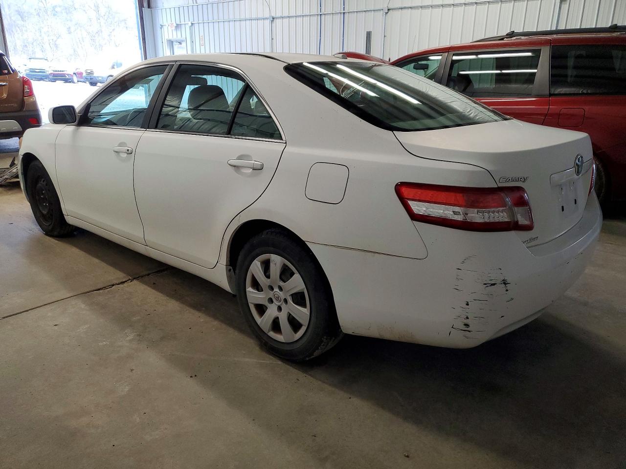 2010 TOYOTA CAMRY LE photo 3