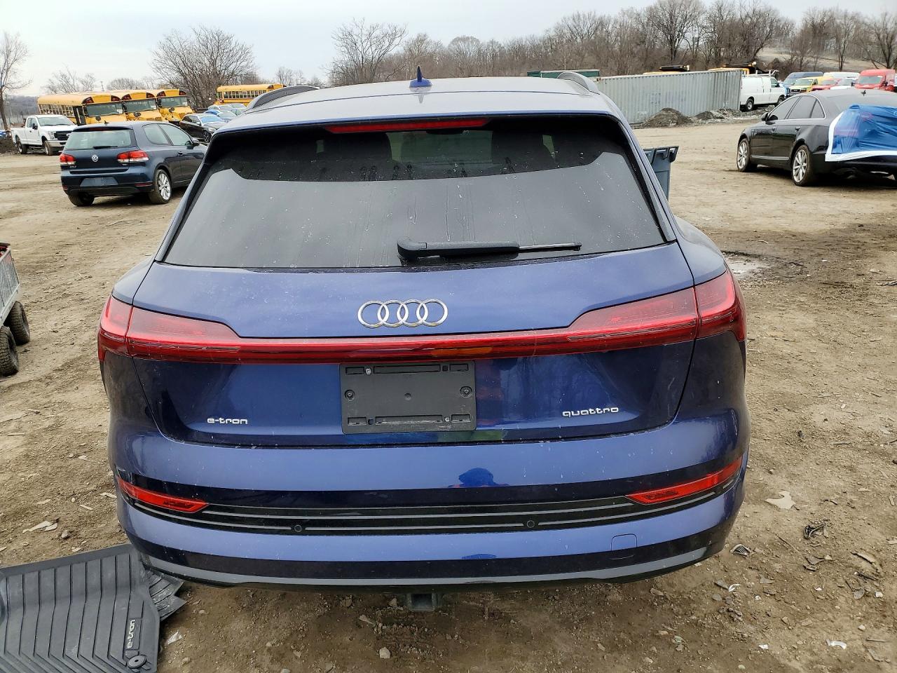 2022 AUDI E-TRON PREMIUM photo 11