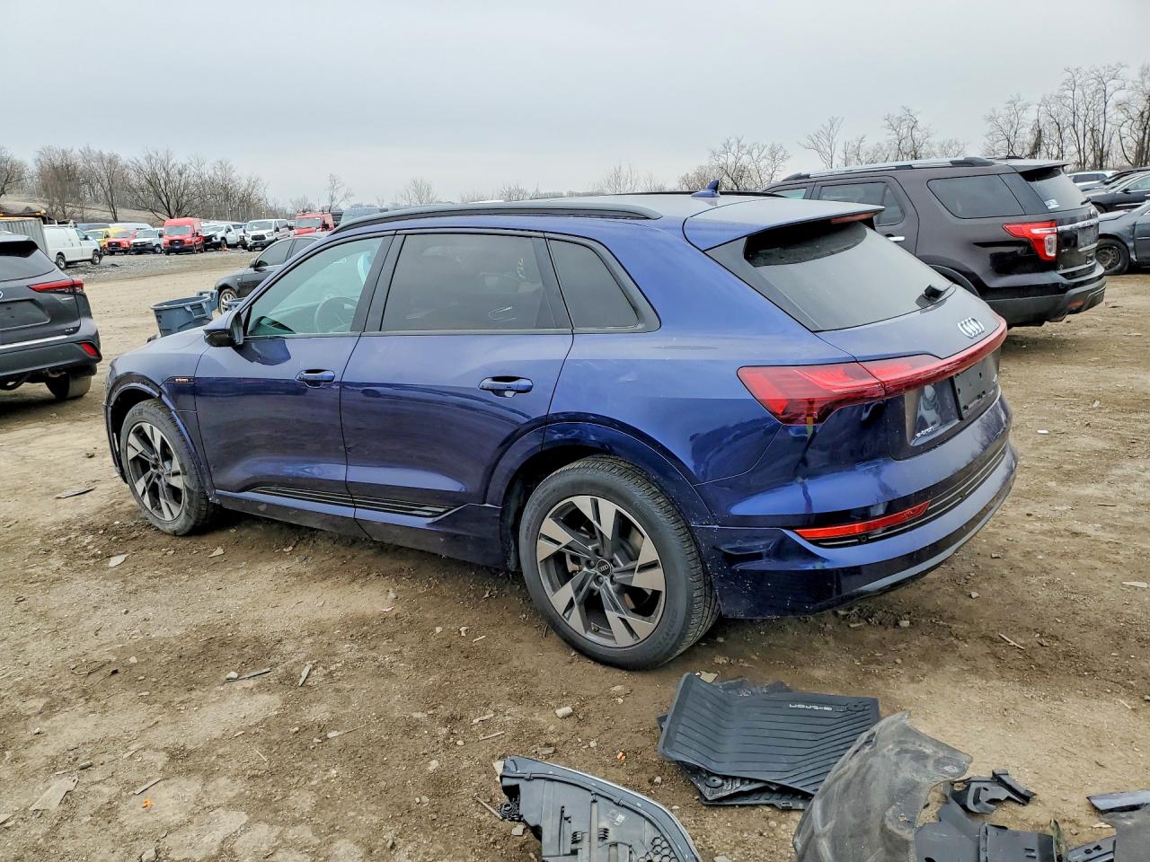 2022 AUDI E-TRON PREMIUM photo 3