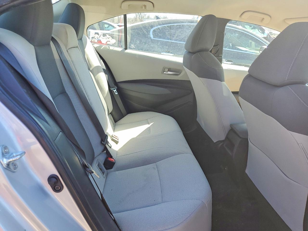 2021 TOYOTA COROLLA LE photo 28