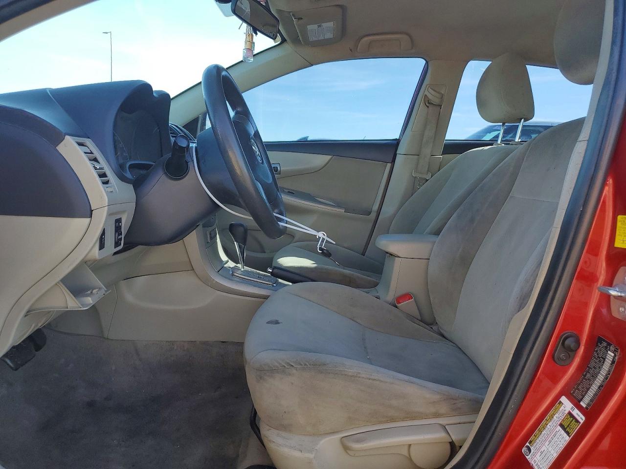 2011 TOYOTA COROLLA LE photo 7