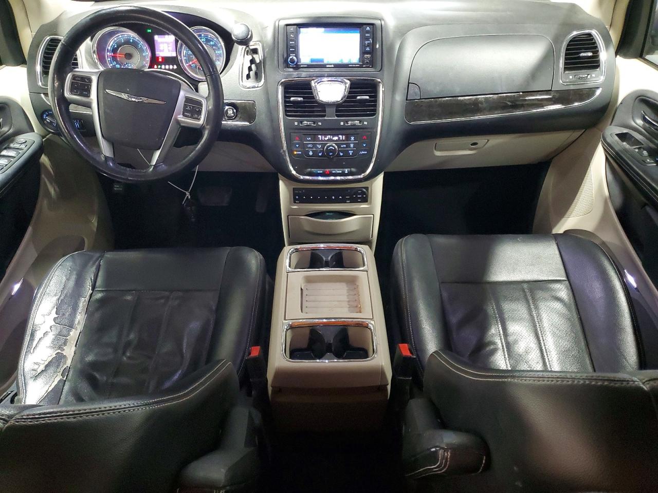 2012 CHRYSLER TOWN & COUNTRY TOURING L photo 8