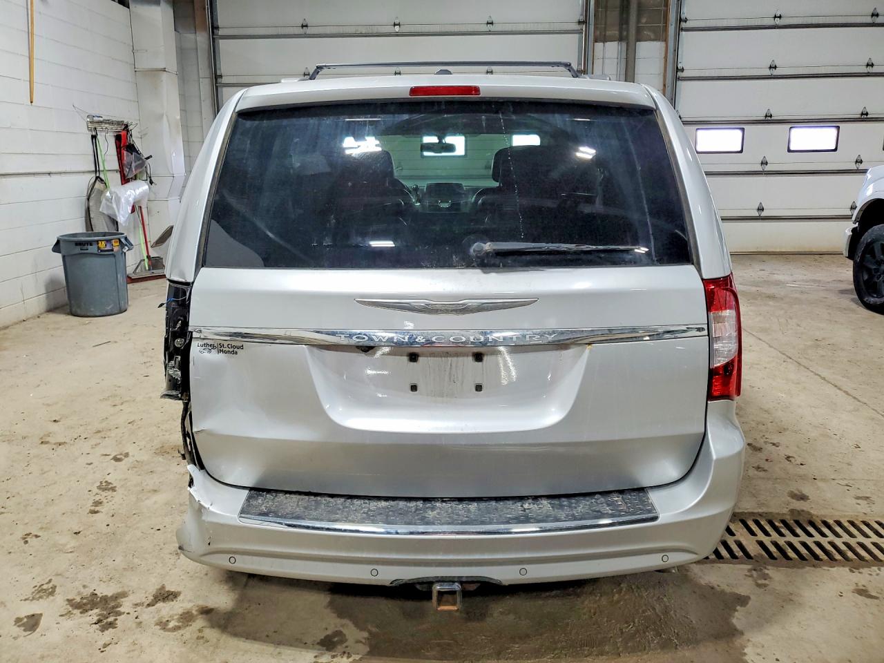 2012 CHRYSLER TOWN & COUNTRY TOURING L photo 6