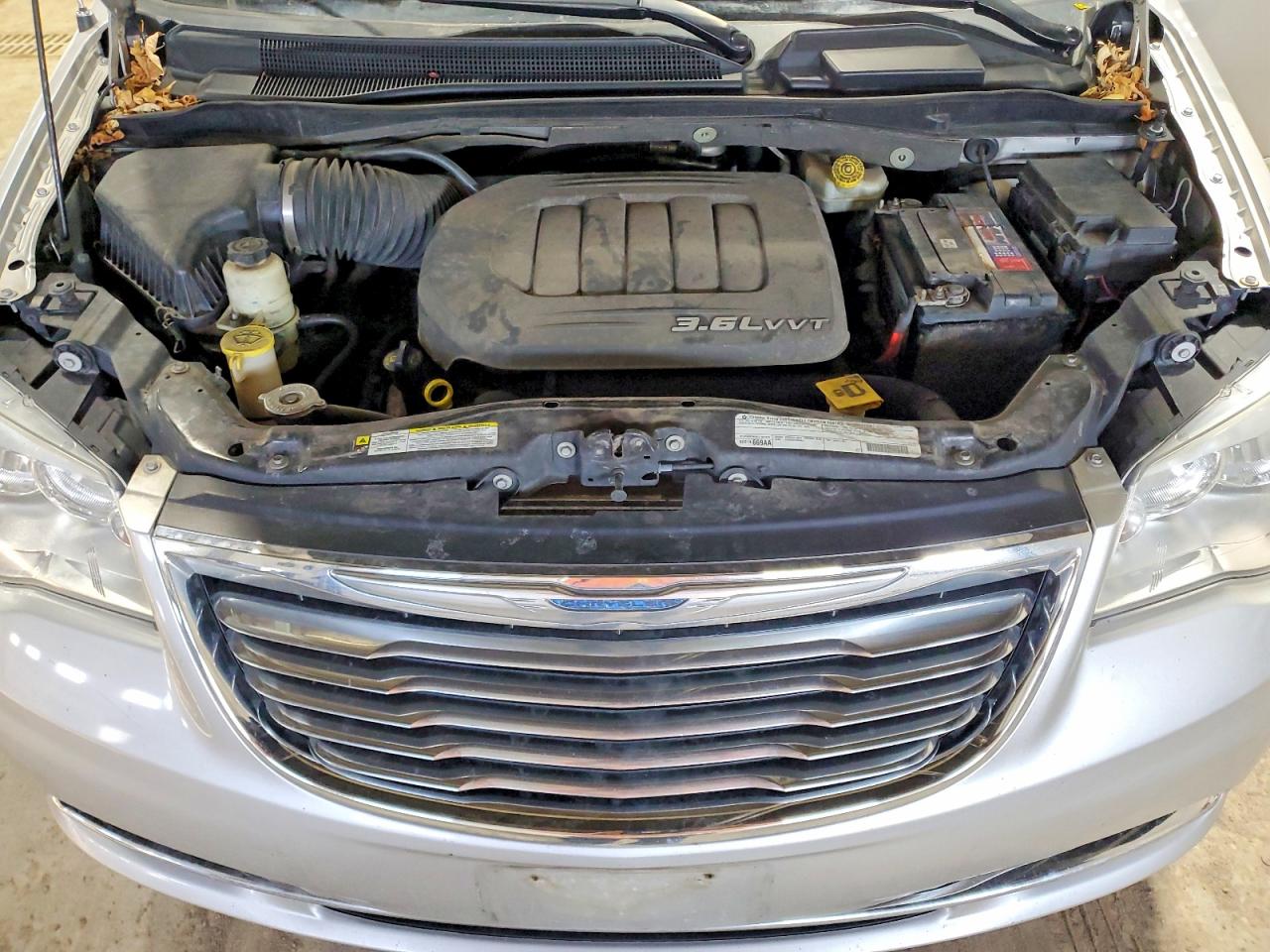 2012 CHRYSLER TOWN & COUNTRY TOURING L photo 12