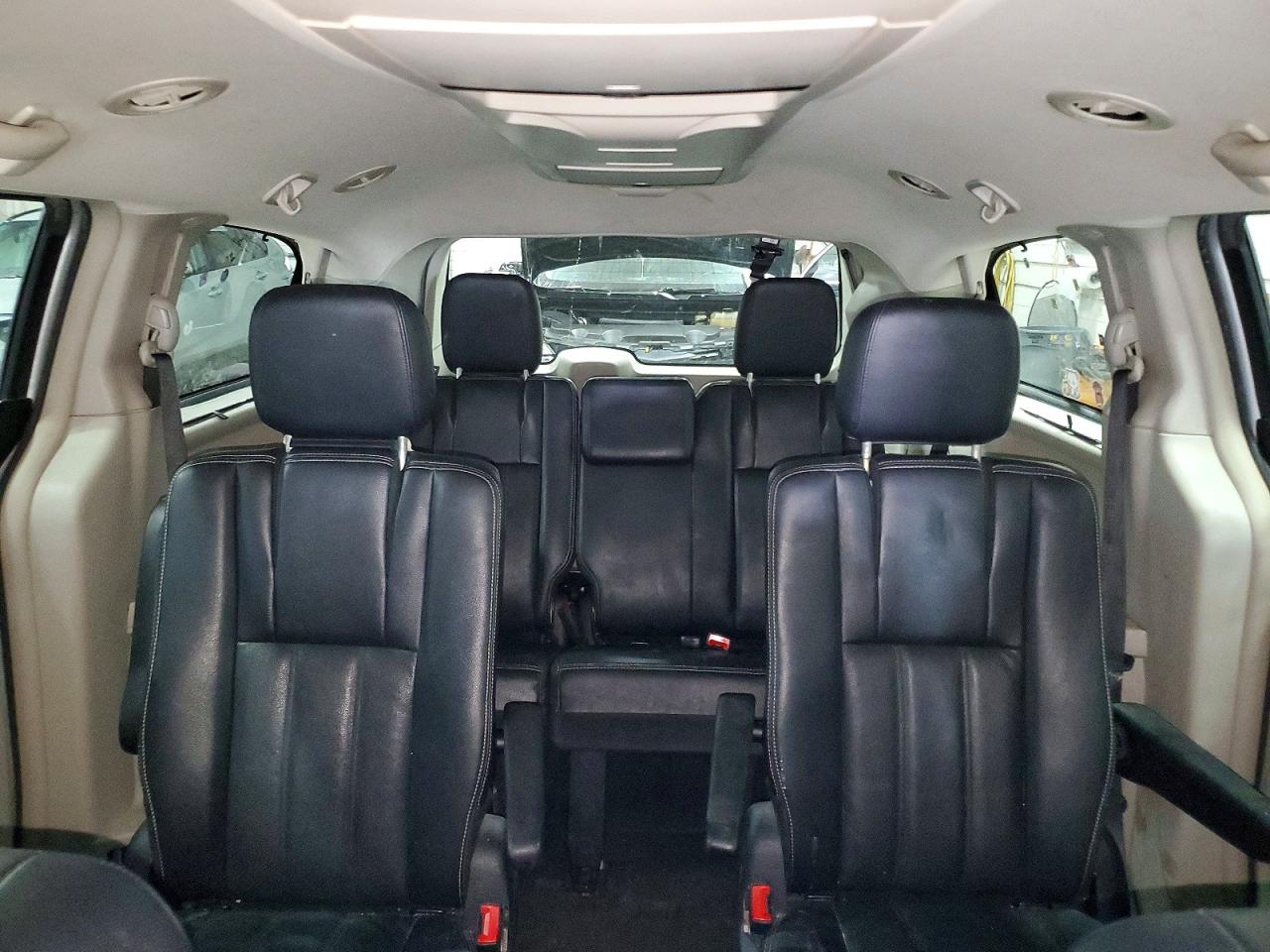 2012 CHRYSLER TOWN & COUNTRY TOURING L photo 10