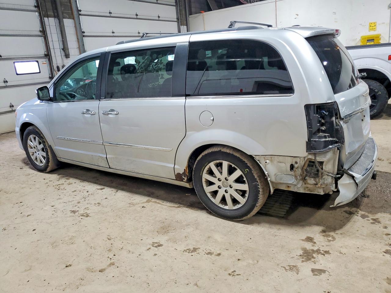 2012 CHRYSLER TOWN & COUNTRY TOURING L photo 2