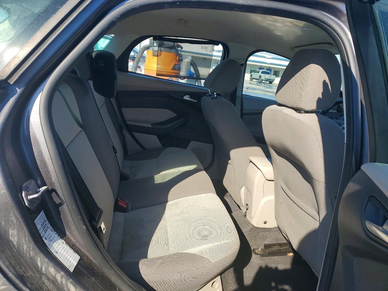2014 FORD FOCUS SE photo 10