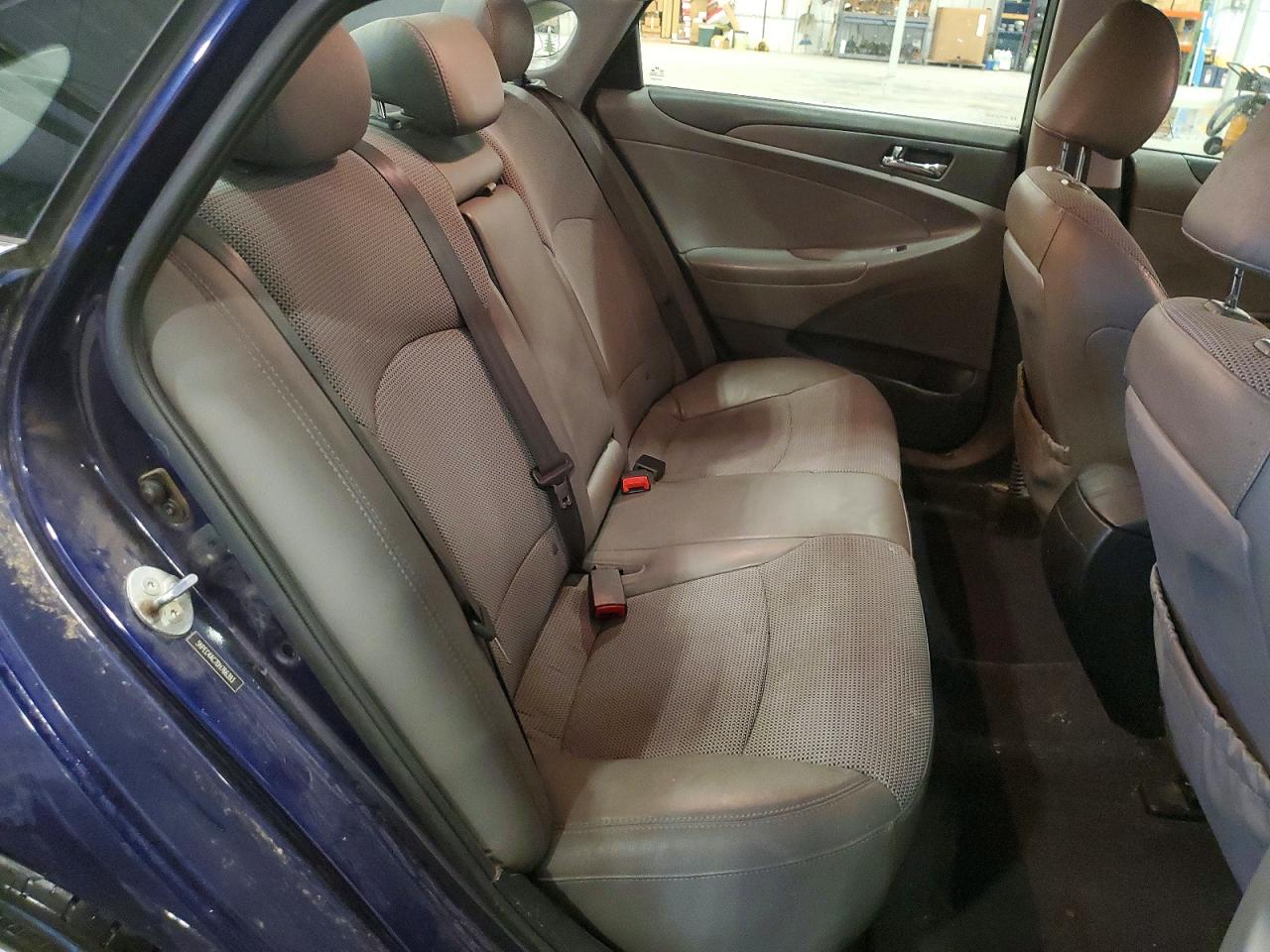 2013 HYUNDAI SONATA SE photo 28