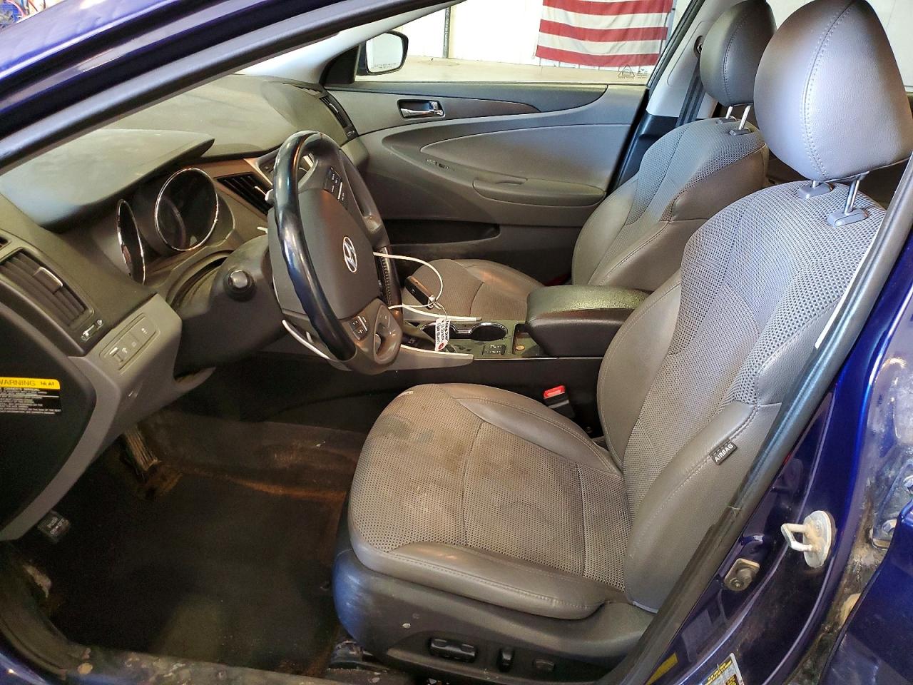 2013 HYUNDAI SONATA SE photo 19