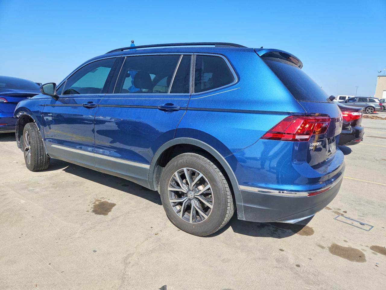 2020 VOLKSWAGEN TIGUAN SE photo 3