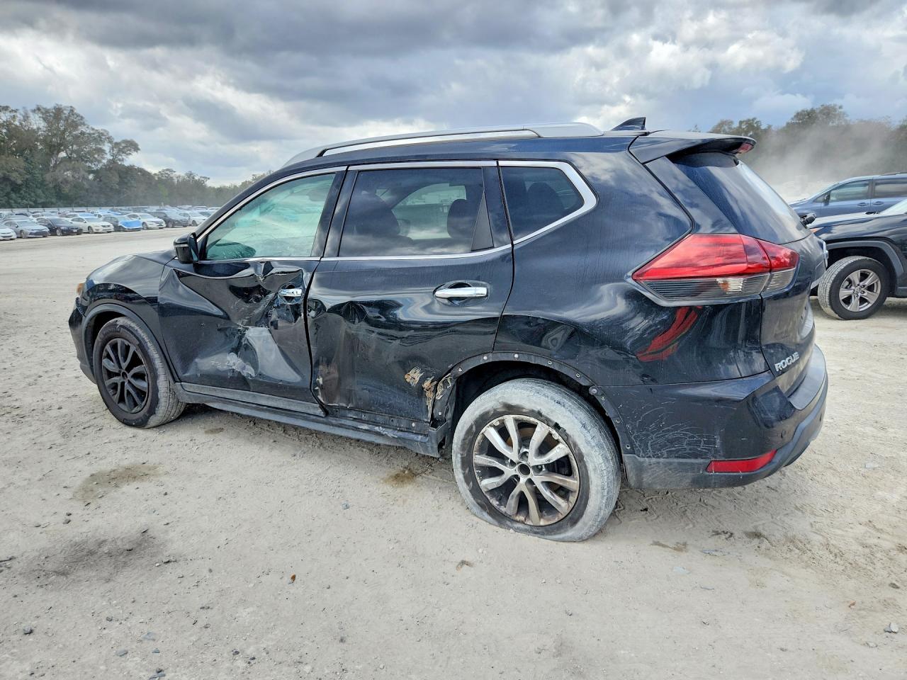 2019 NISSAN ROGUE SV photo 4