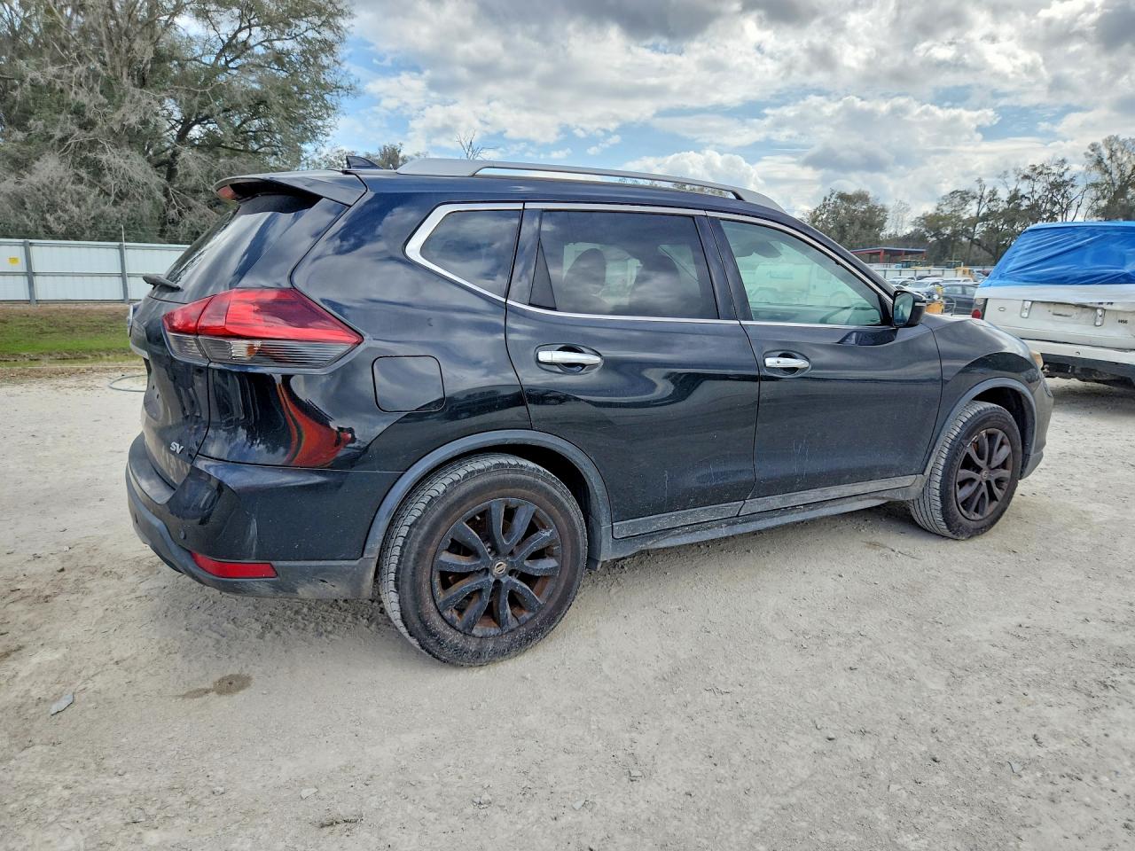 2019 NISSAN ROGUE SV photo 7