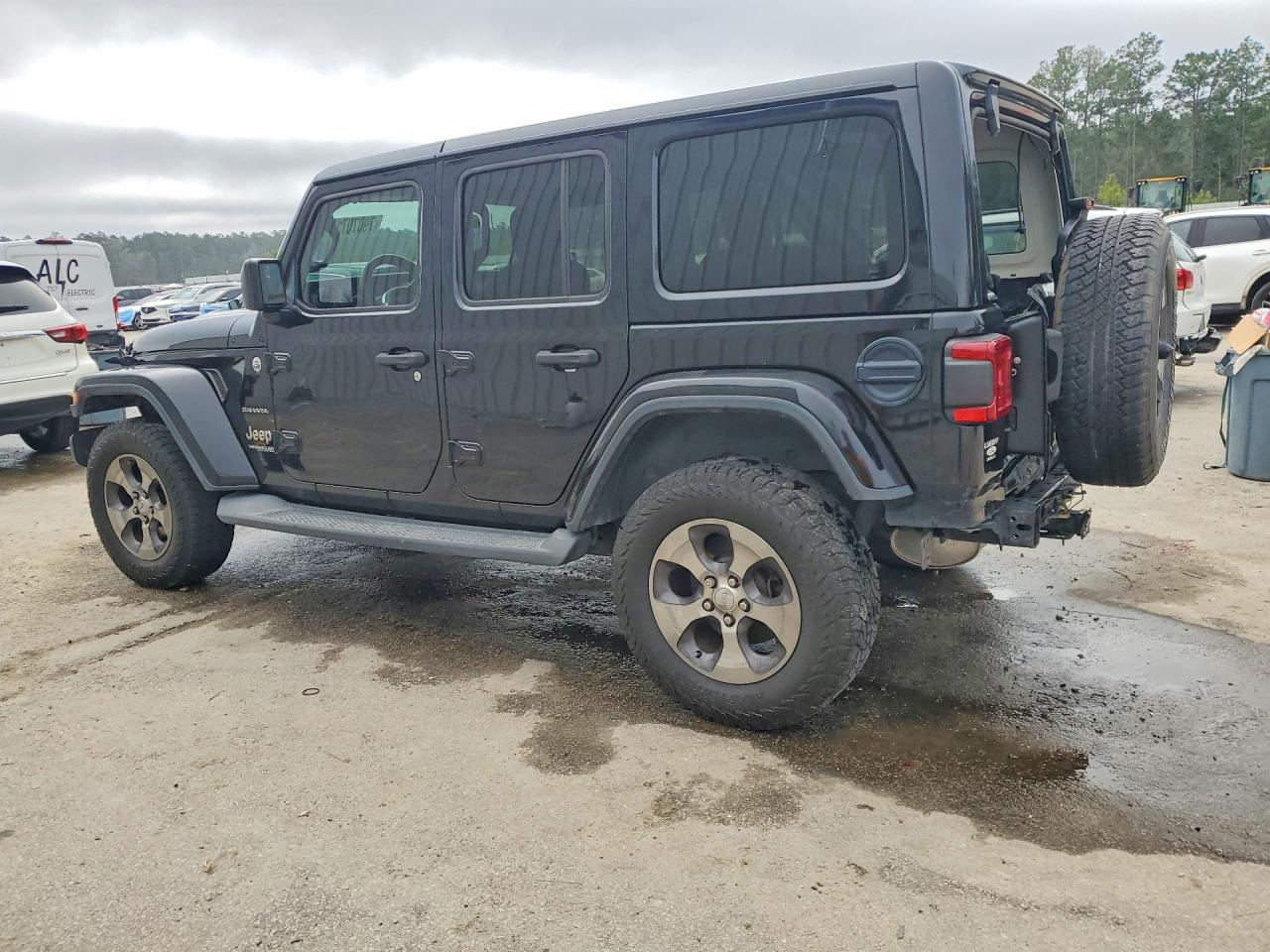 2018 JEEP WRANGLER UNLIMITED SAHARA photo 2