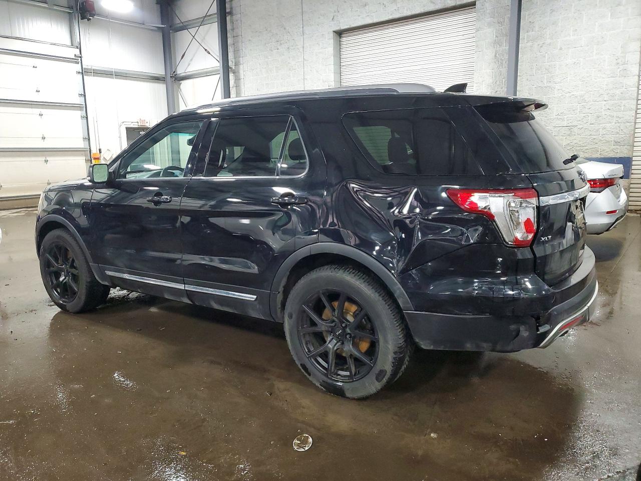 2017 FORD EXPLORER XLT photo 3