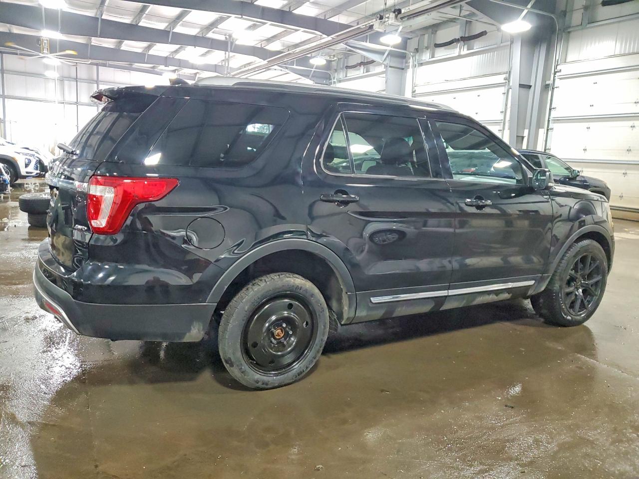 2017 FORD EXPLORER XLT photo 5