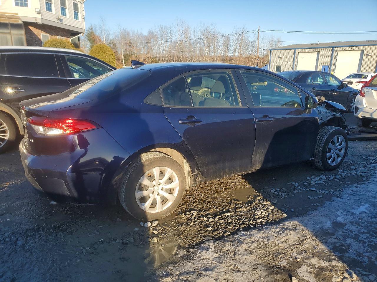 2024 TOYOTA COROLLA LE photo 3