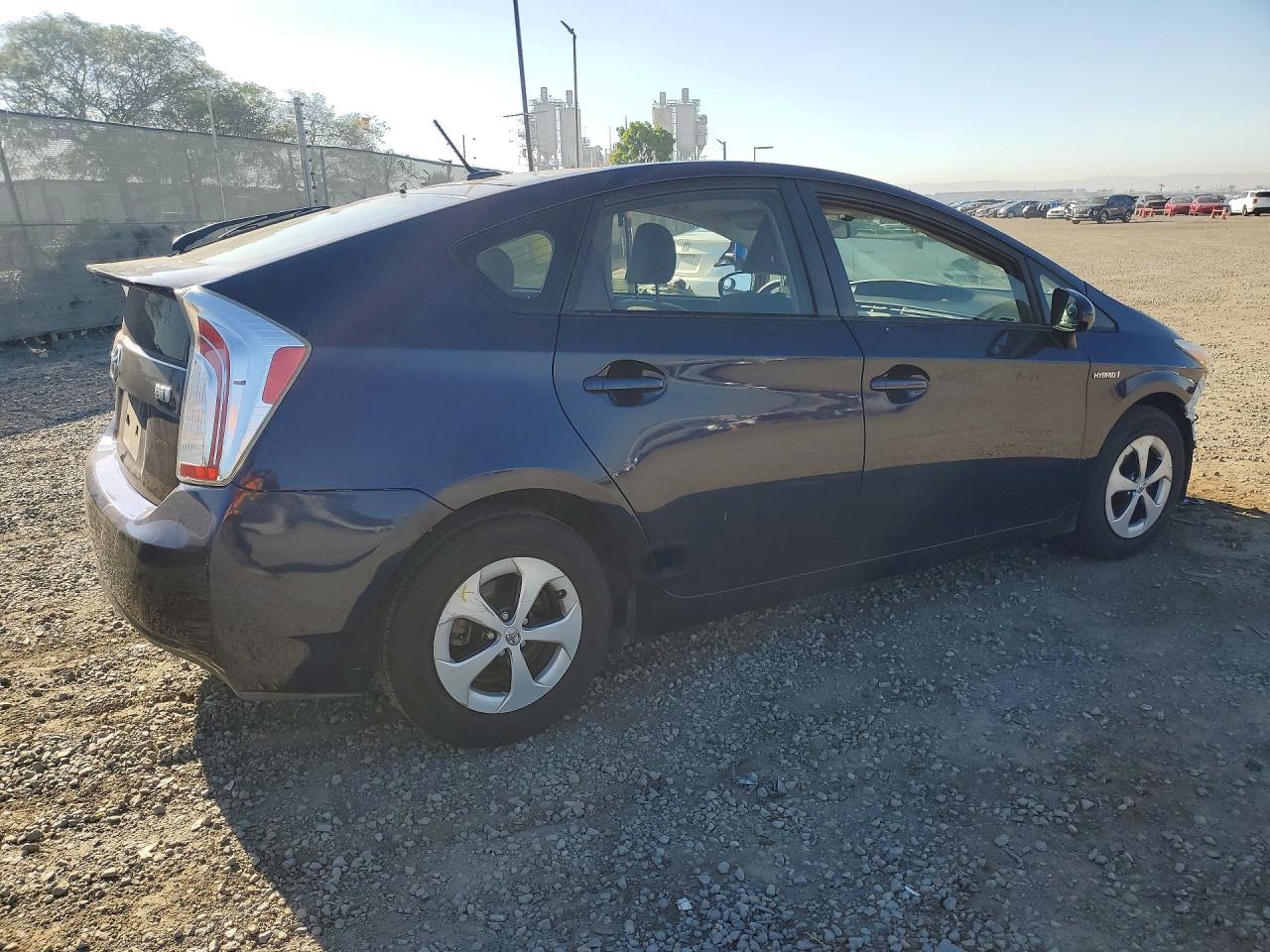 2015 TOYOTA PRIUS THREE photo 7