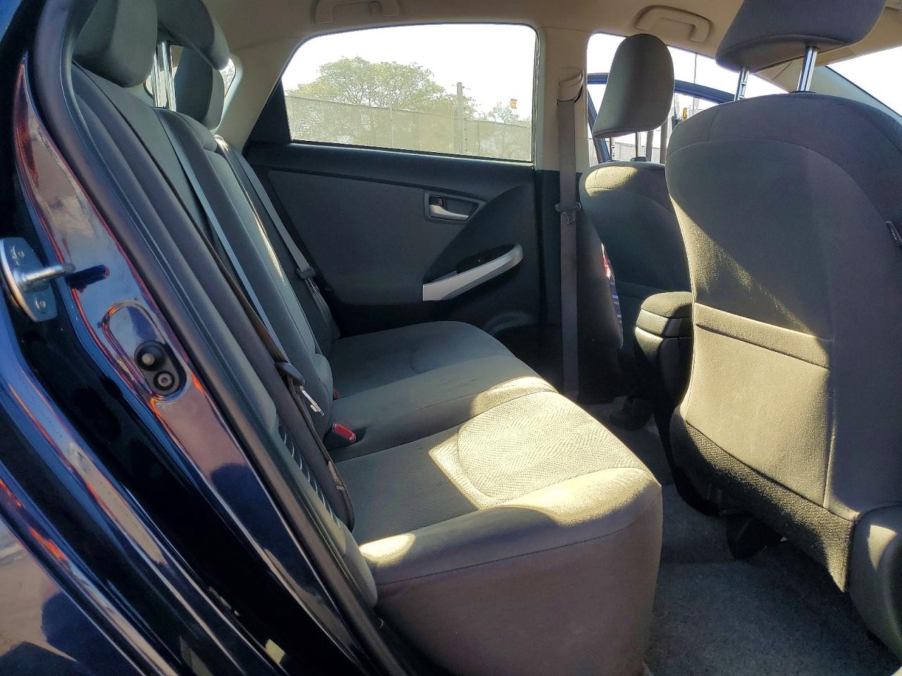 2015 TOYOTA PRIUS THREE photo 28