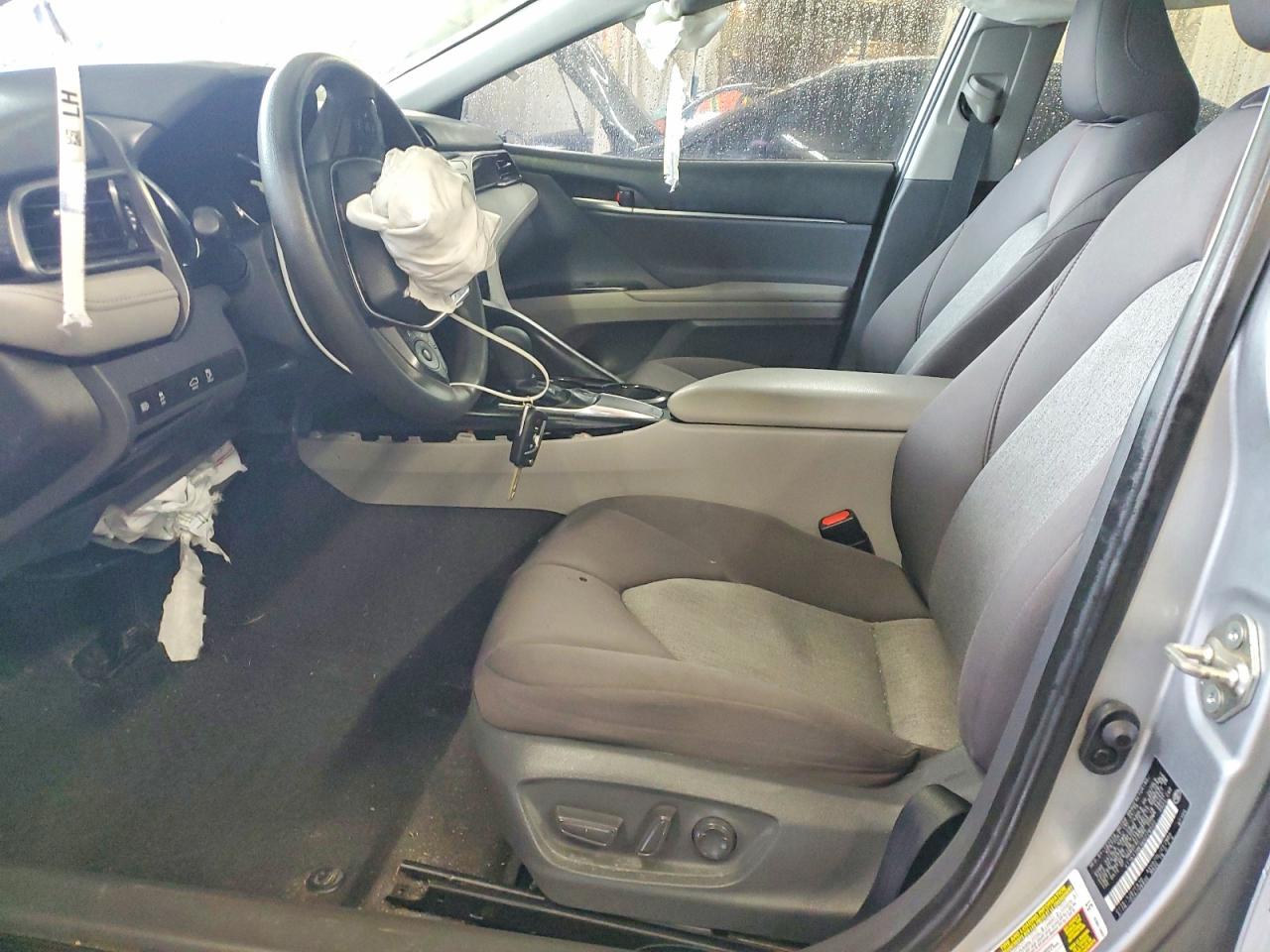 2019 TOYOTA CAMRY LE photo 13