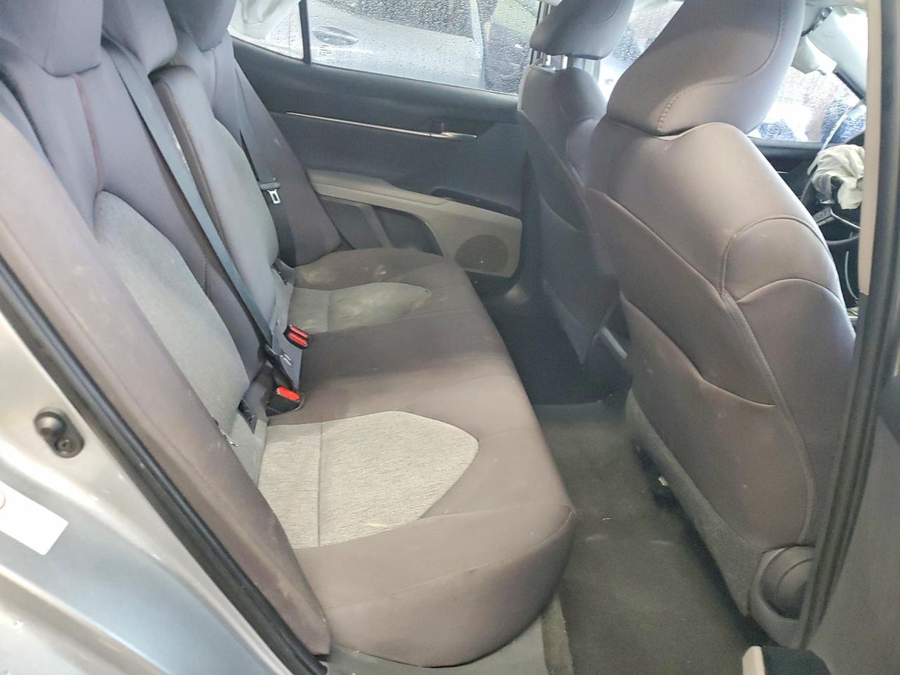 2019 TOYOTA CAMRY LE photo 19