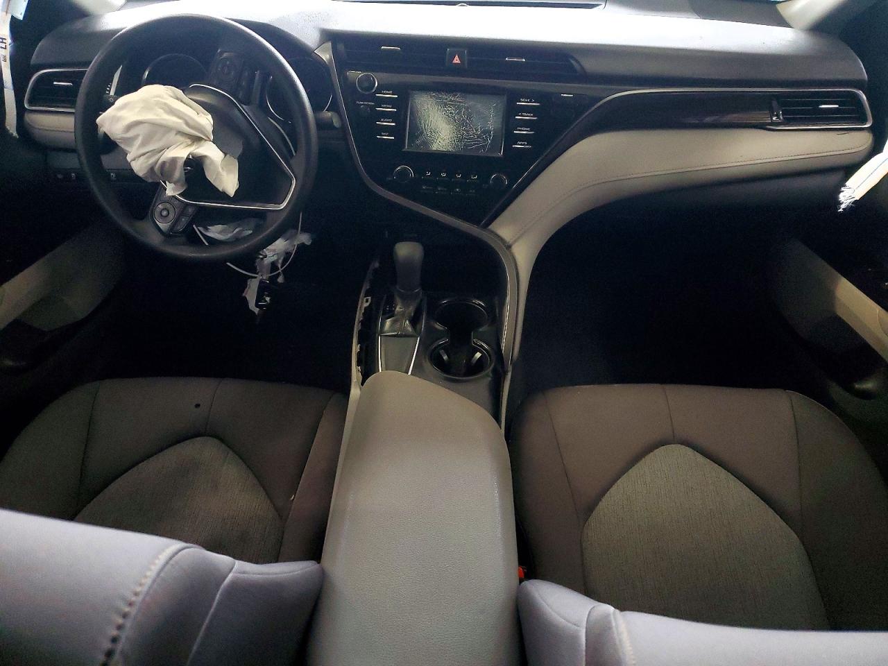 2019 TOYOTA CAMRY LE photo 15