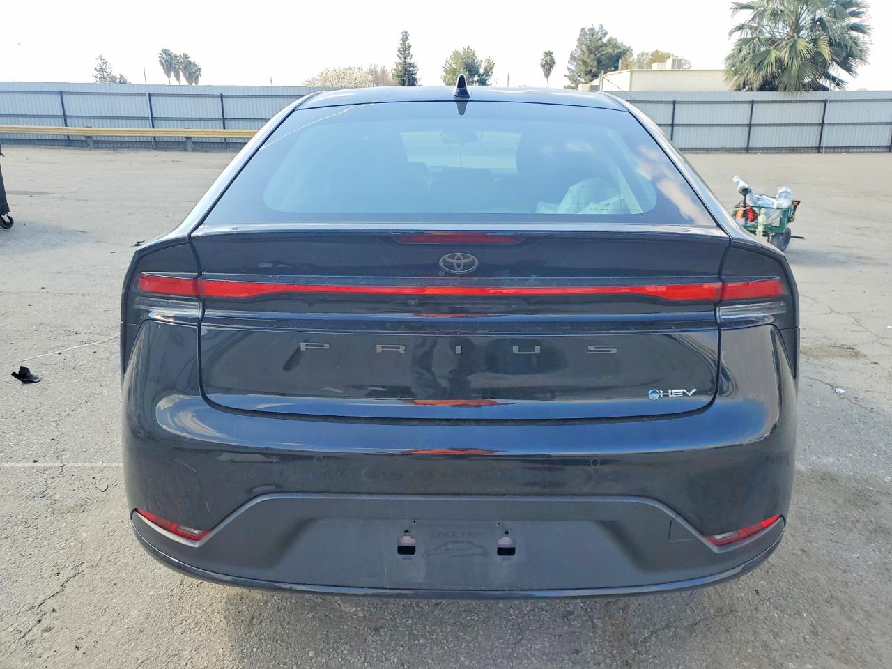 2025 TOYOTA PRIUS LE photo 6