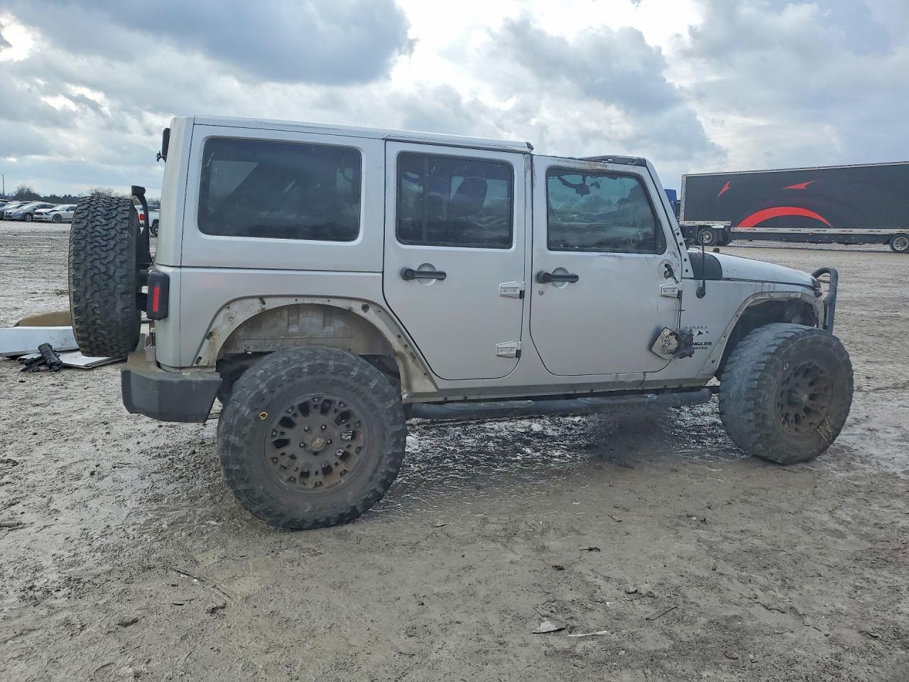 2011 JEEP WRANGLER UNLIMITED SAHARA photo 5