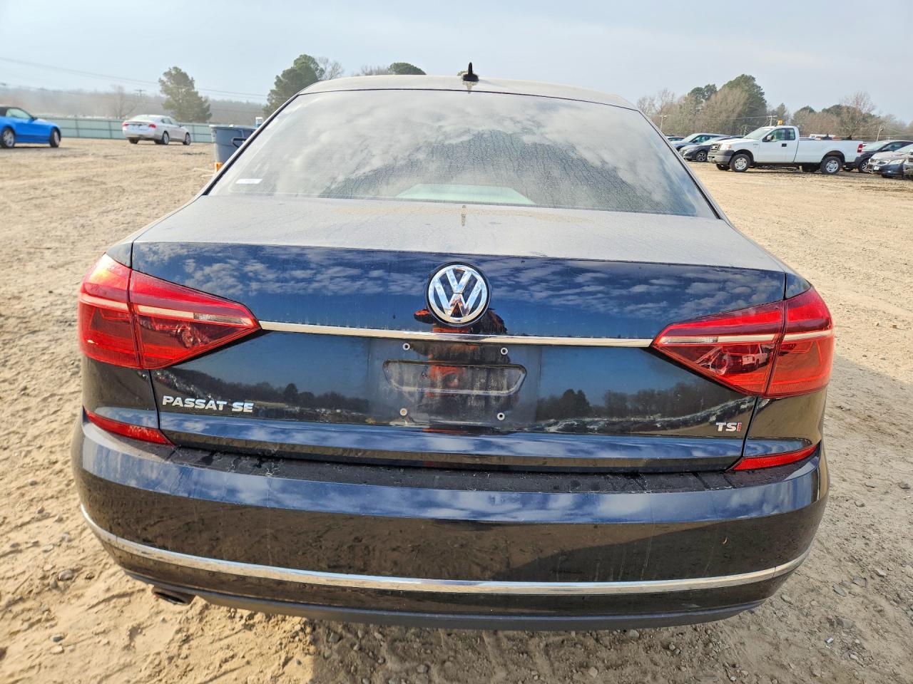 2017 VOLKSWAGEN PASSAT SE photo 6