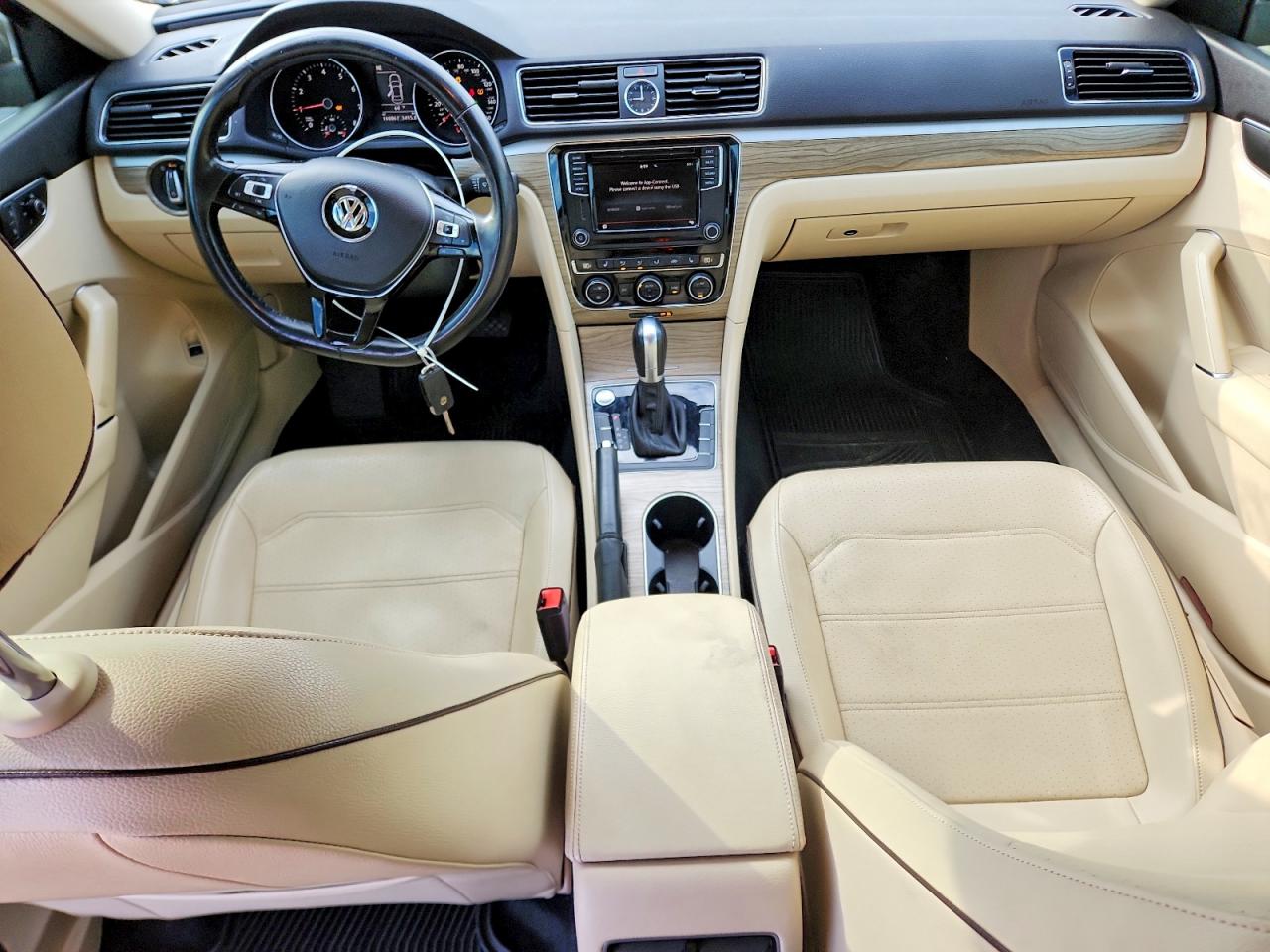 2017 VOLKSWAGEN PASSAT SE photo 8