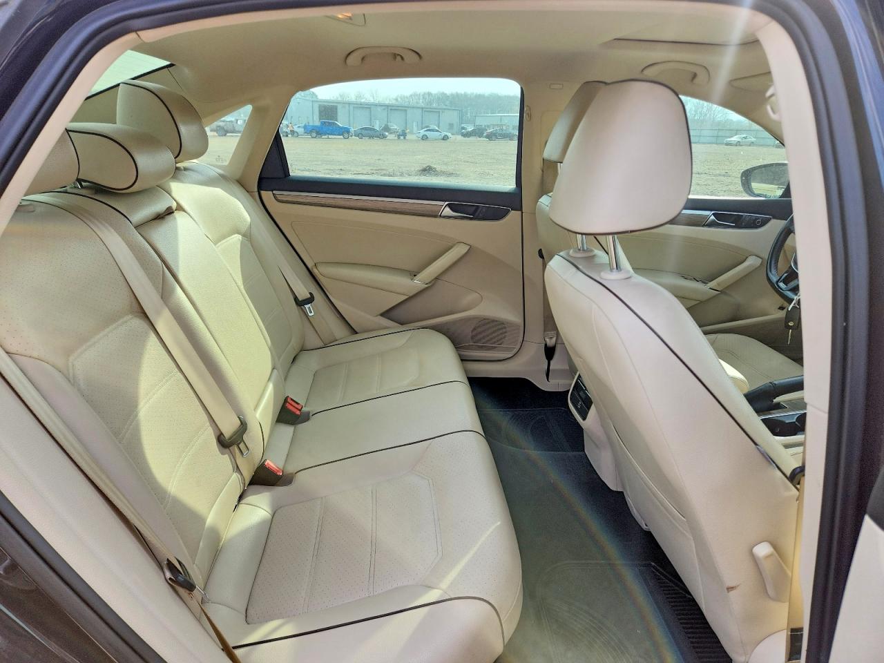 2017 VOLKSWAGEN PASSAT SE photo 10