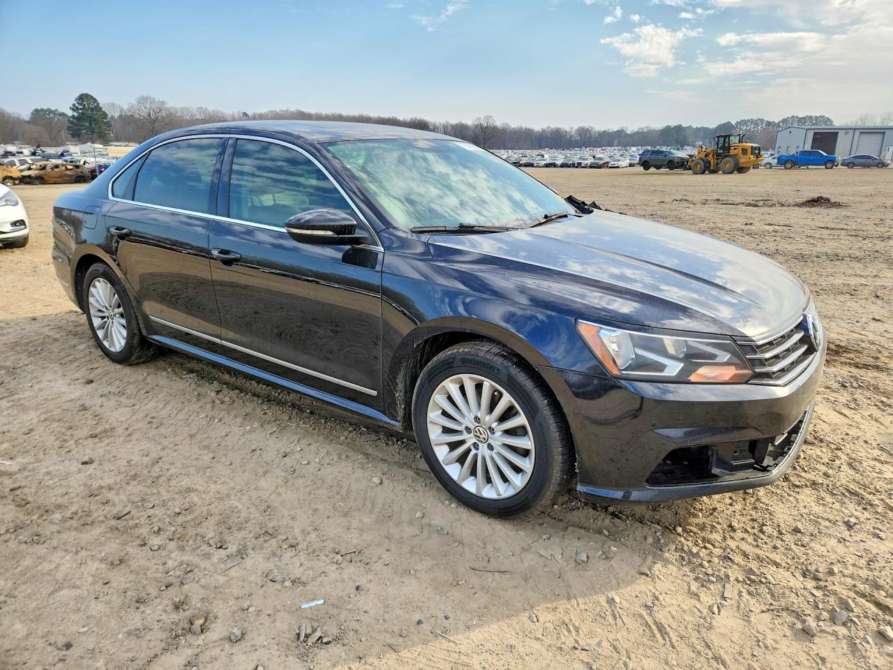 2017 VOLKSWAGEN PASSAT SE photo 4