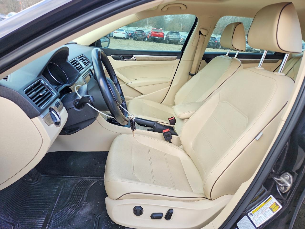 2017 VOLKSWAGEN PASSAT SE photo 7