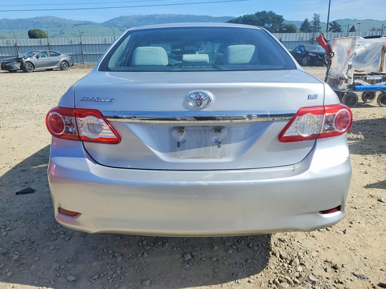 2011 TOYOTA COROLLA LE photo 6