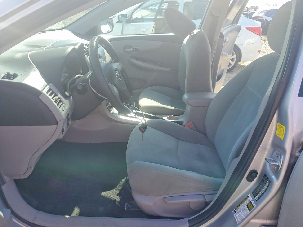 2011 TOYOTA COROLLA LE photo 7