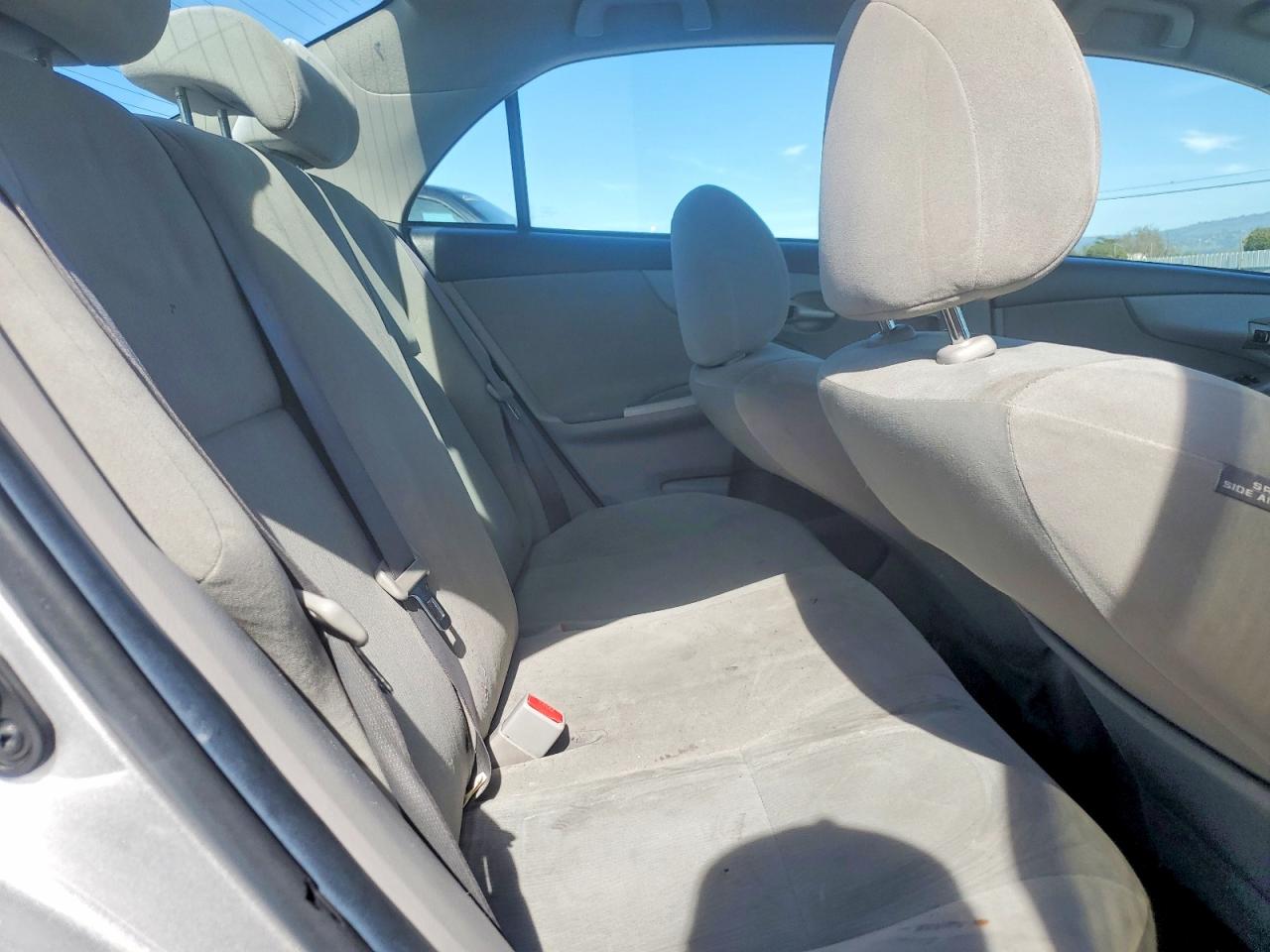2011 TOYOTA COROLLA LE photo 10
