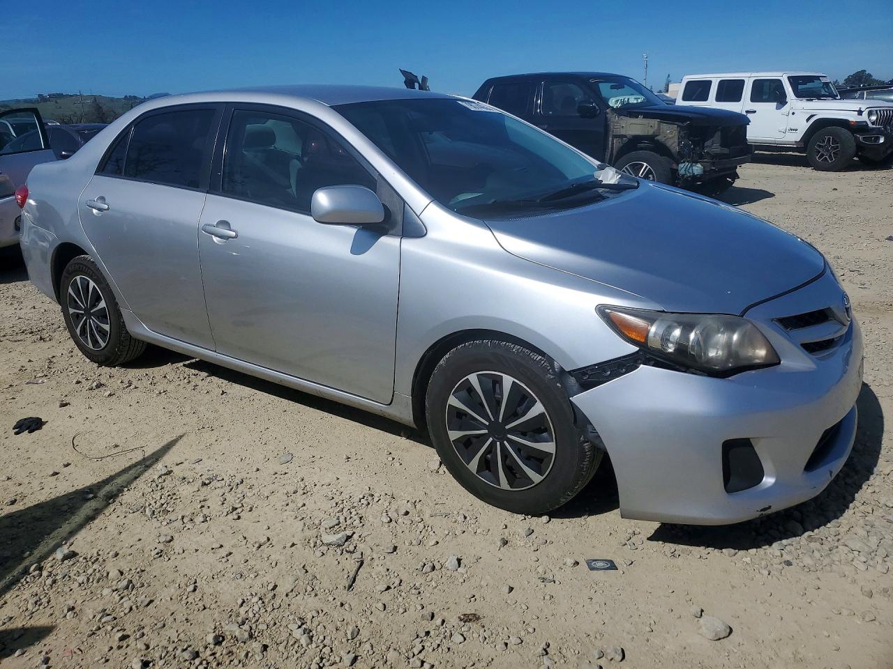 2011 TOYOTA COROLLA LE photo 4