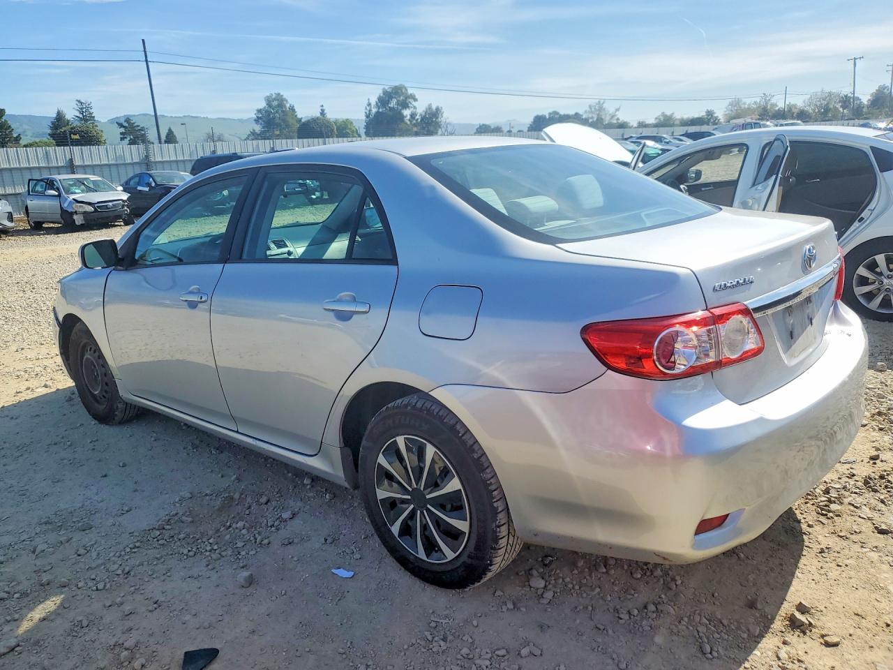 2011 TOYOTA COROLLA LE photo 2