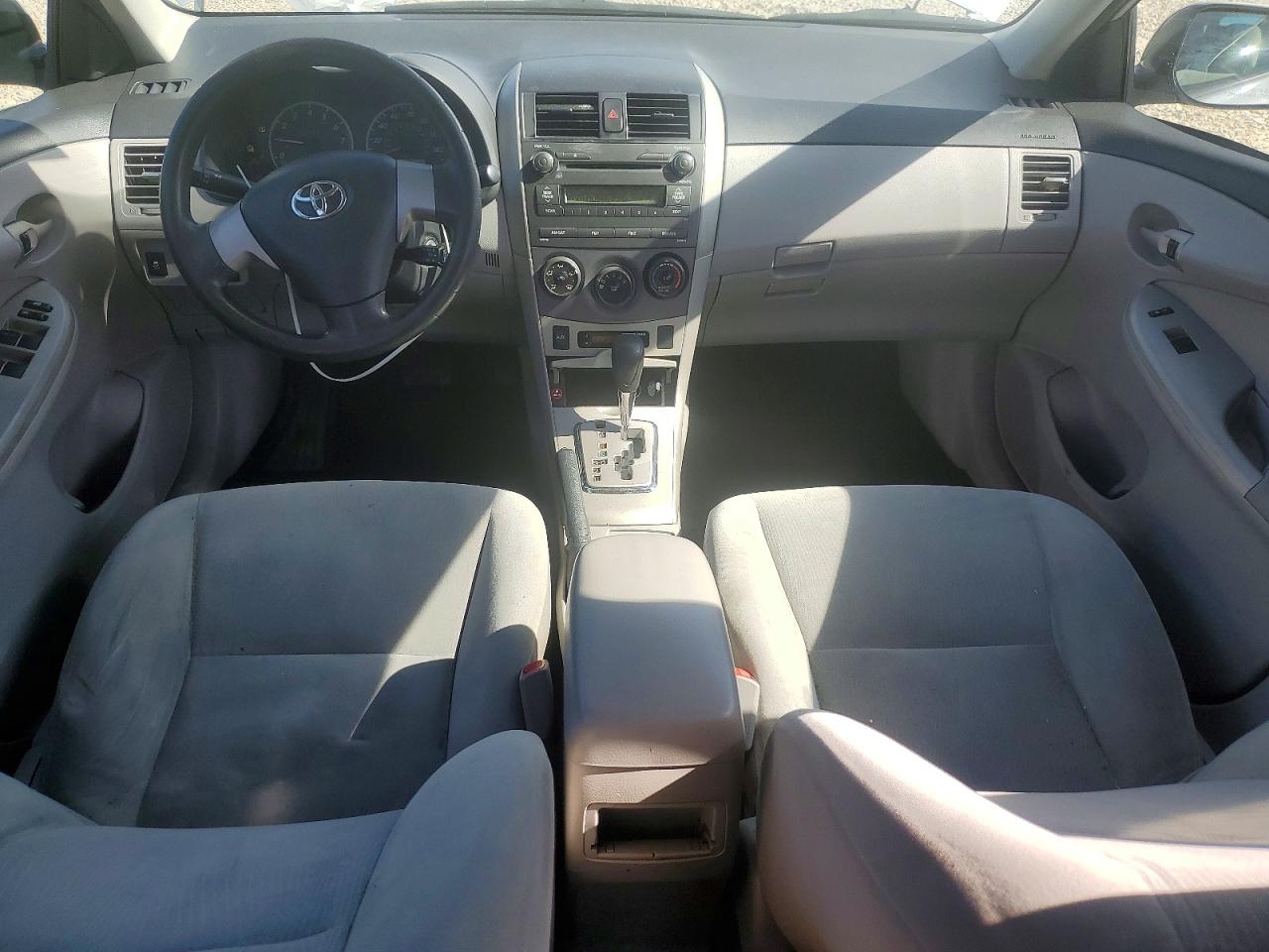 2011 TOYOTA COROLLA LE photo 8