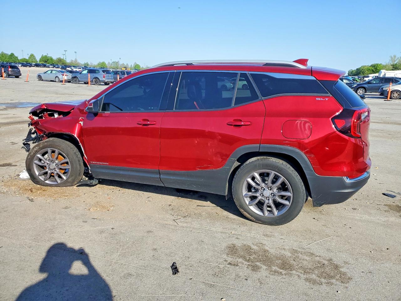 2024 GMC TERRAIN SLT photo 3