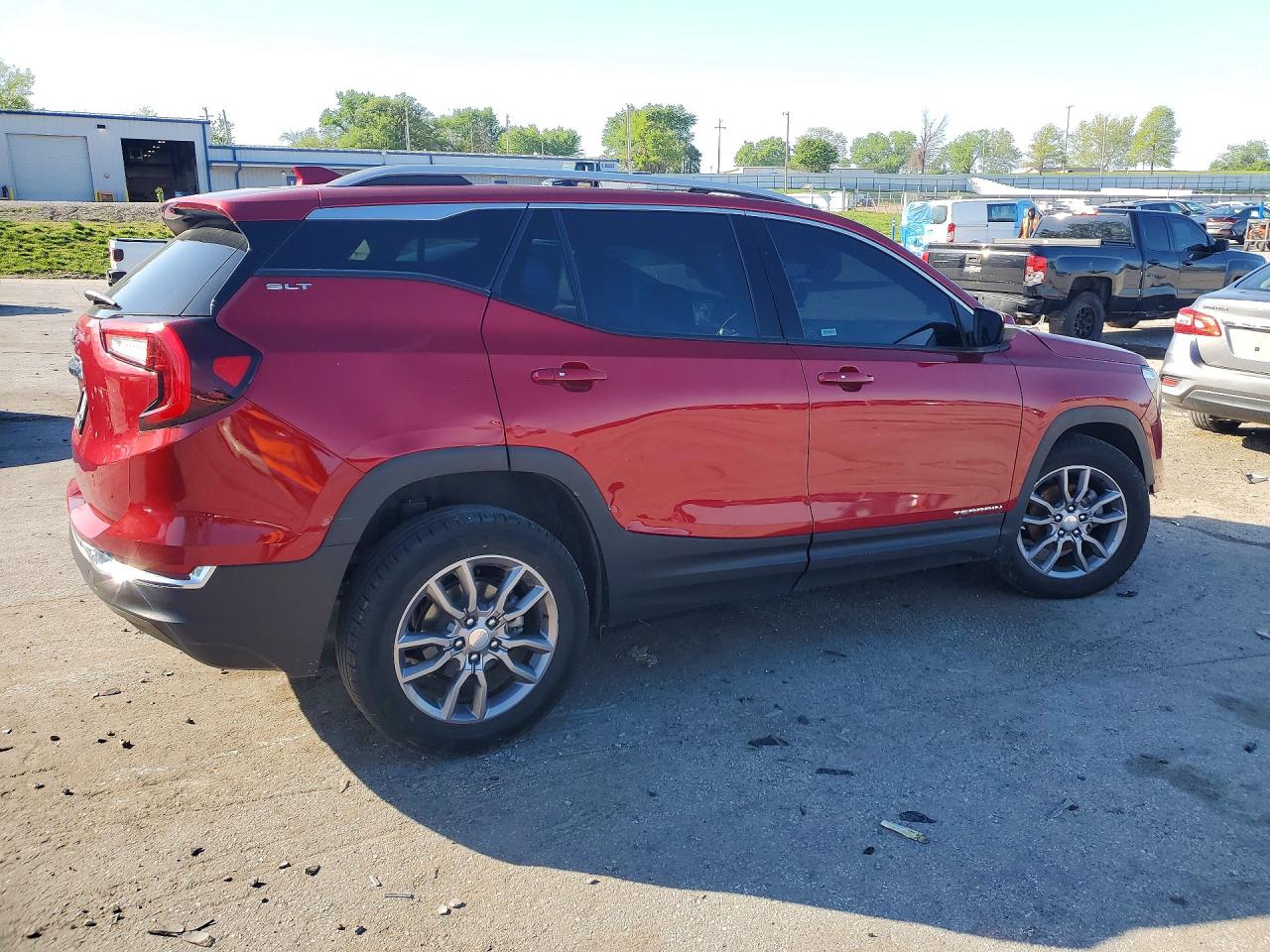 2024 GMC TERRAIN SLT photo 5