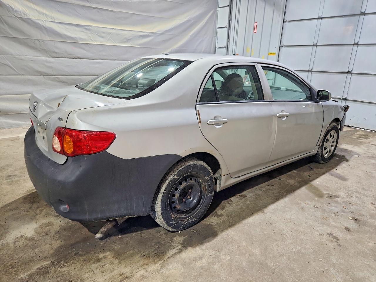 2010 TOYOTA COROLLA LE photo 3