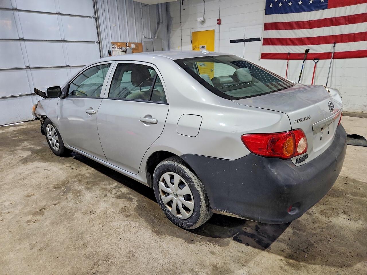 2010 TOYOTA COROLLA LE photo 2